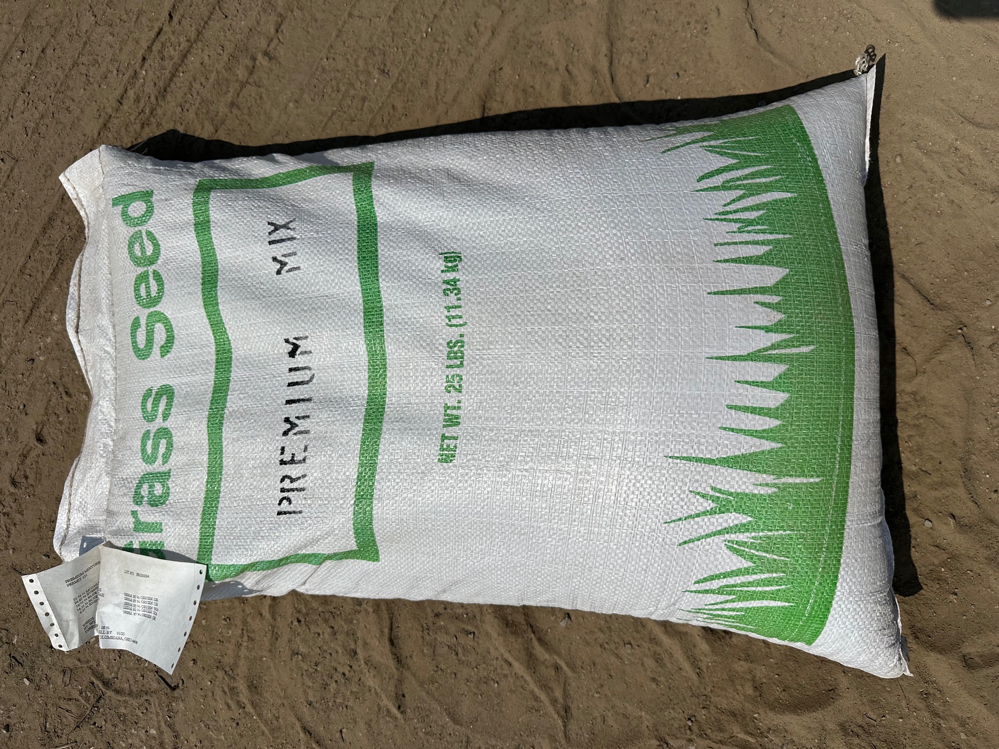 https://threez.infiaglobal.com/storage/photos/1/Products/Other products image/Premium Mix Grass Seed.jpg
